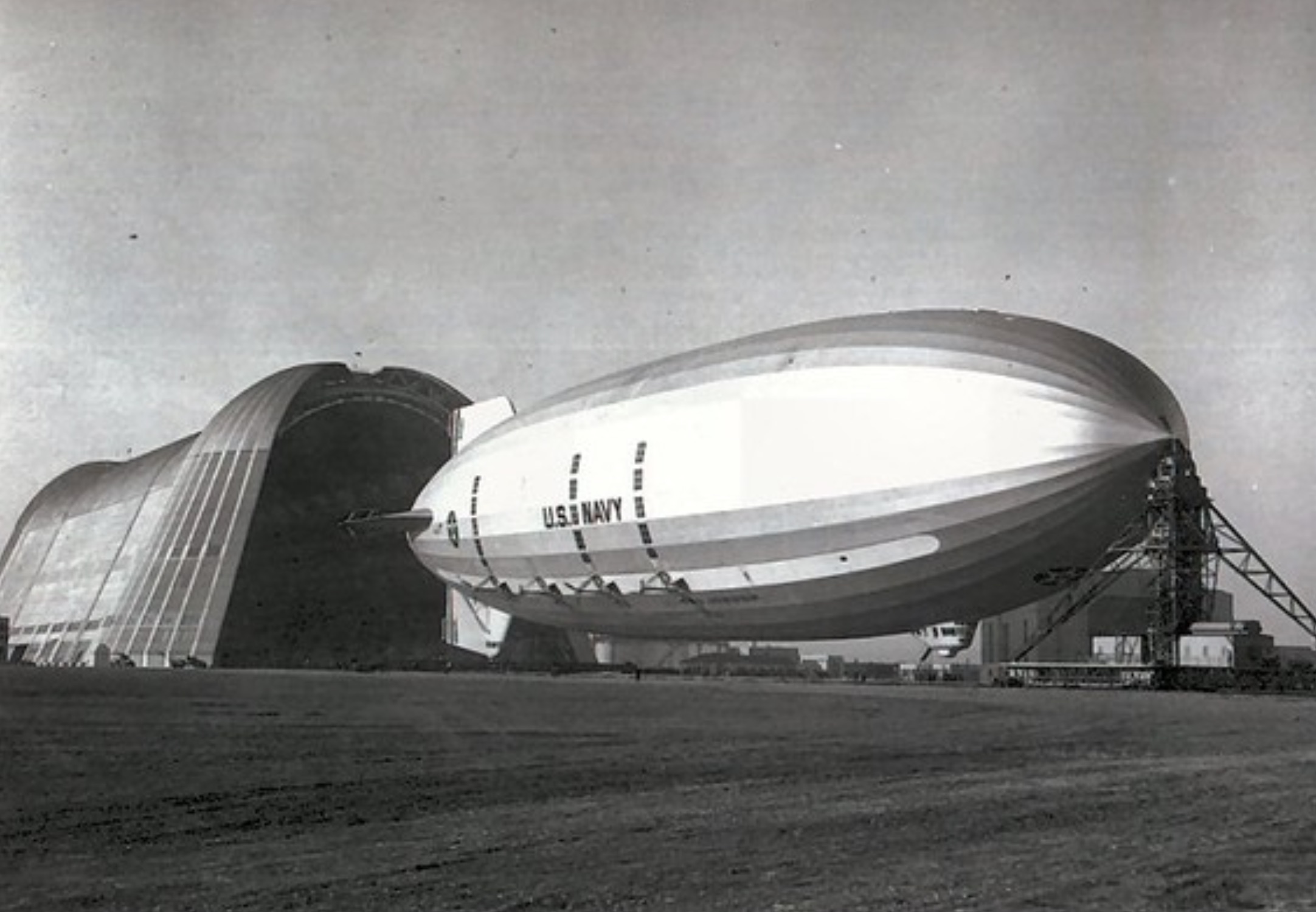 hangar one blimp - Us Navy